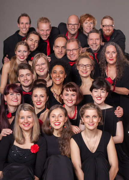 Jazzchor Freiburg Hochformat, black and red
