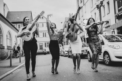 Flamenco-Quartett Las Migas, tanzend auf der Strasse
