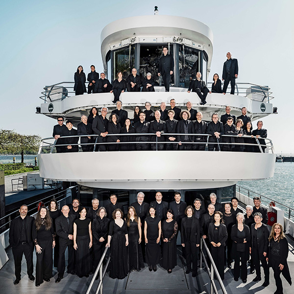 Bodensee Philharmonie auf Schiffsbug