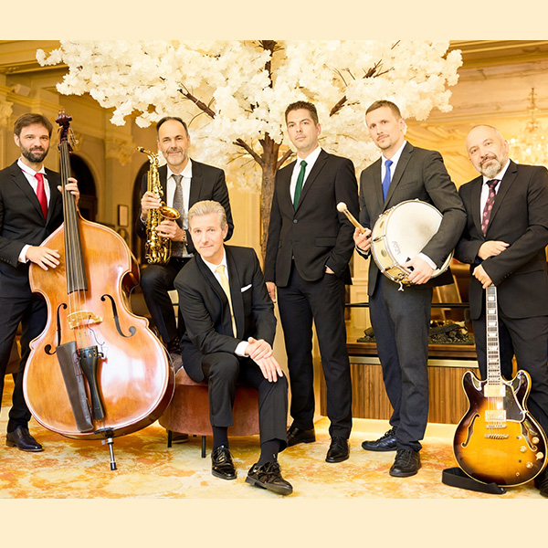 Samuel Zünd mit den Apollo Brothers und Instrumenten